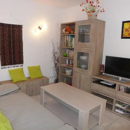 Le Madrilene By Interhome Lejlighed *